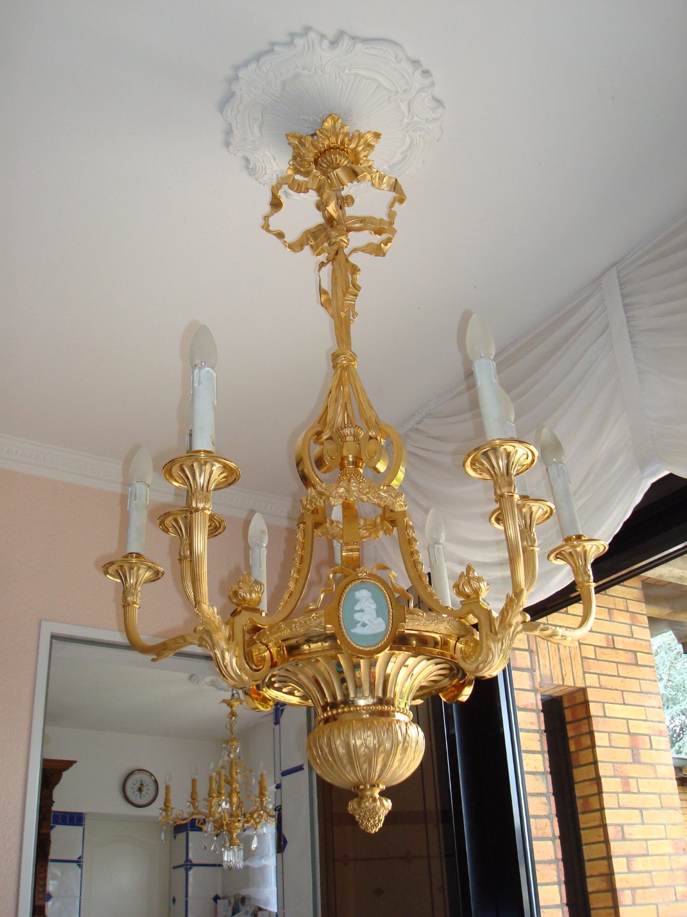 Historismus Deckenlampe. Vorderansicht