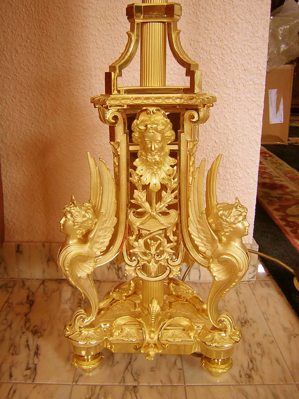 Napoleon 3. Stehlampe. Vorderansicht