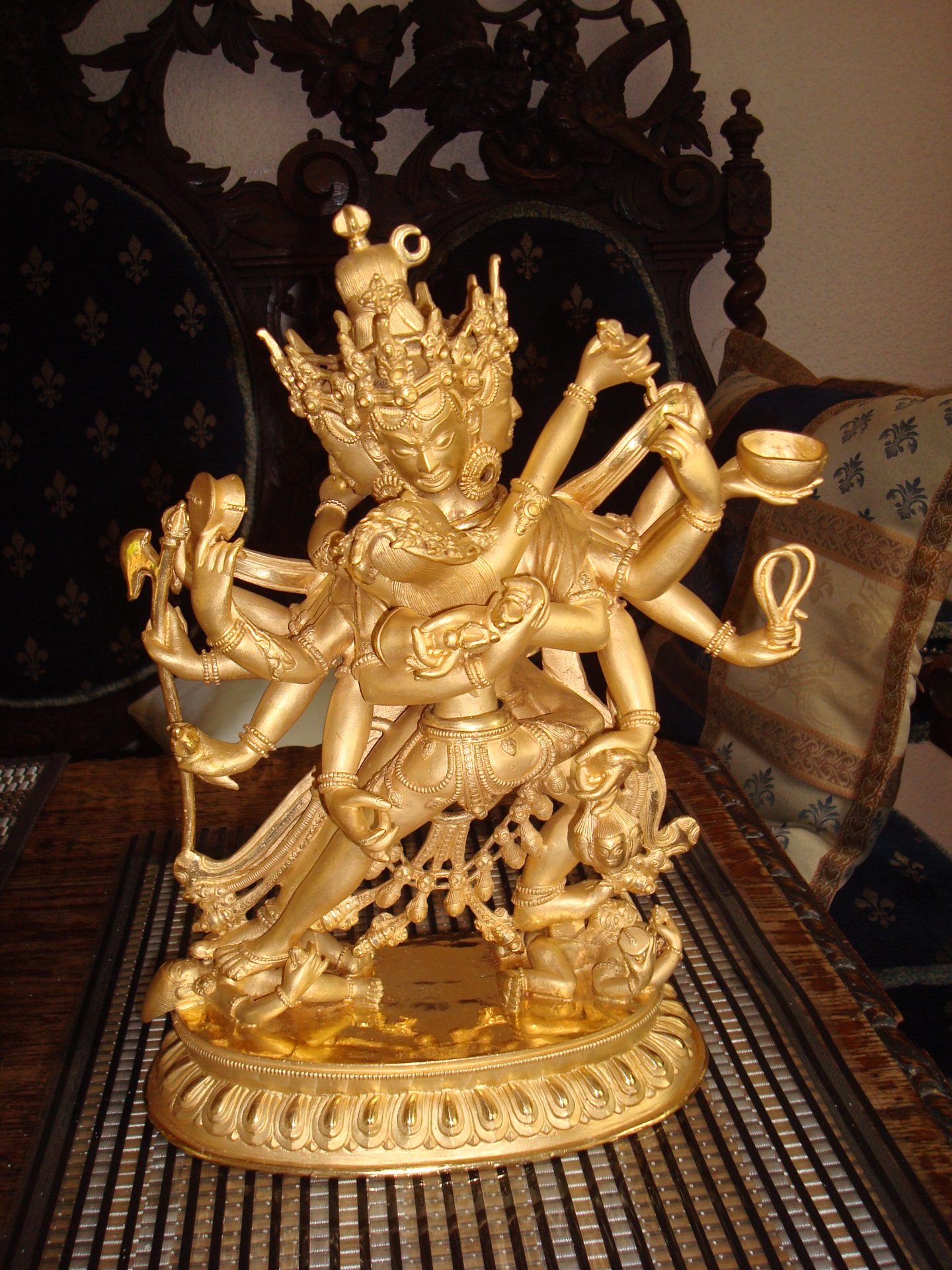 Asiatika, Vorderansicht