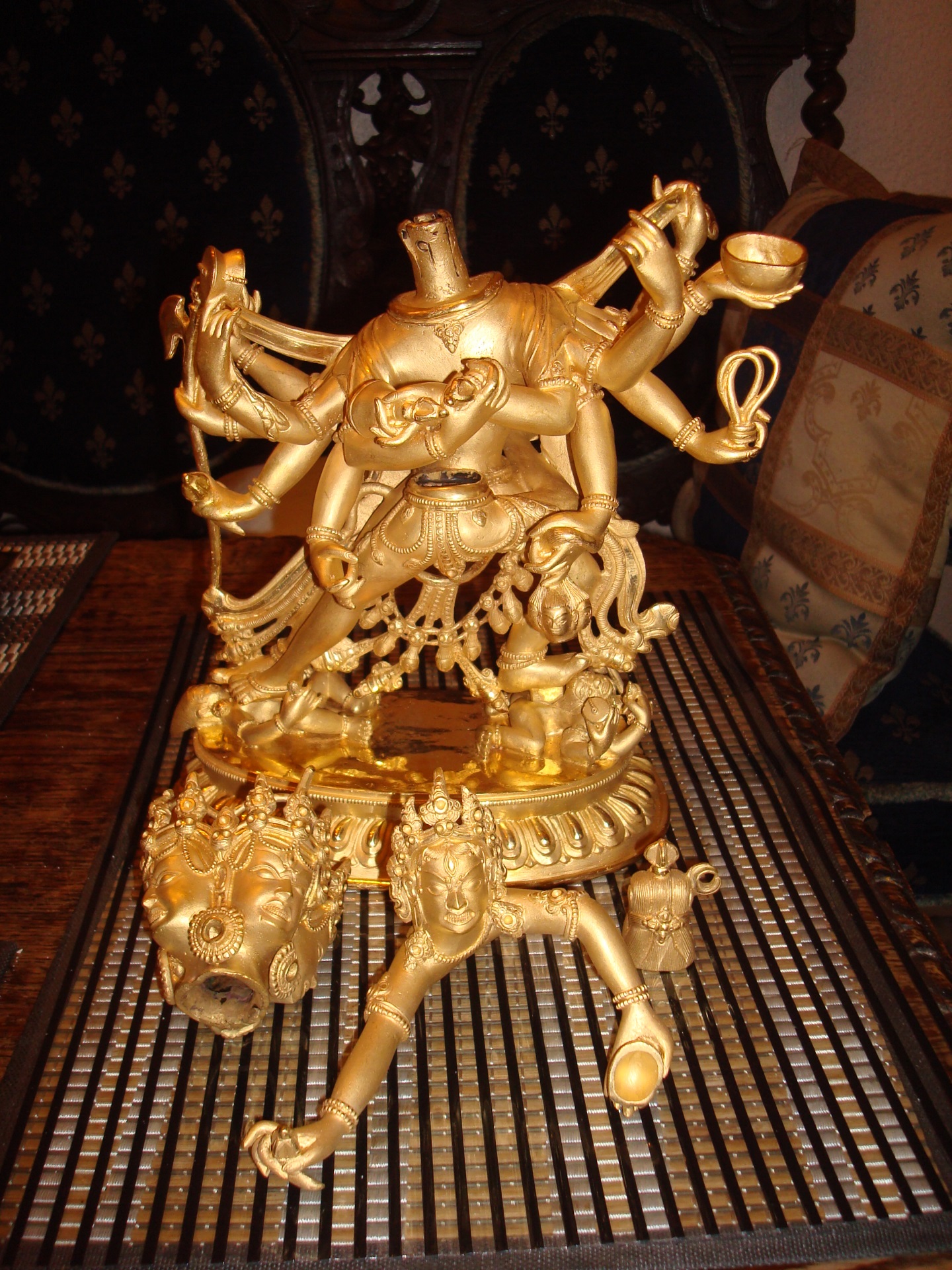 Asiatika, Vorderansicht