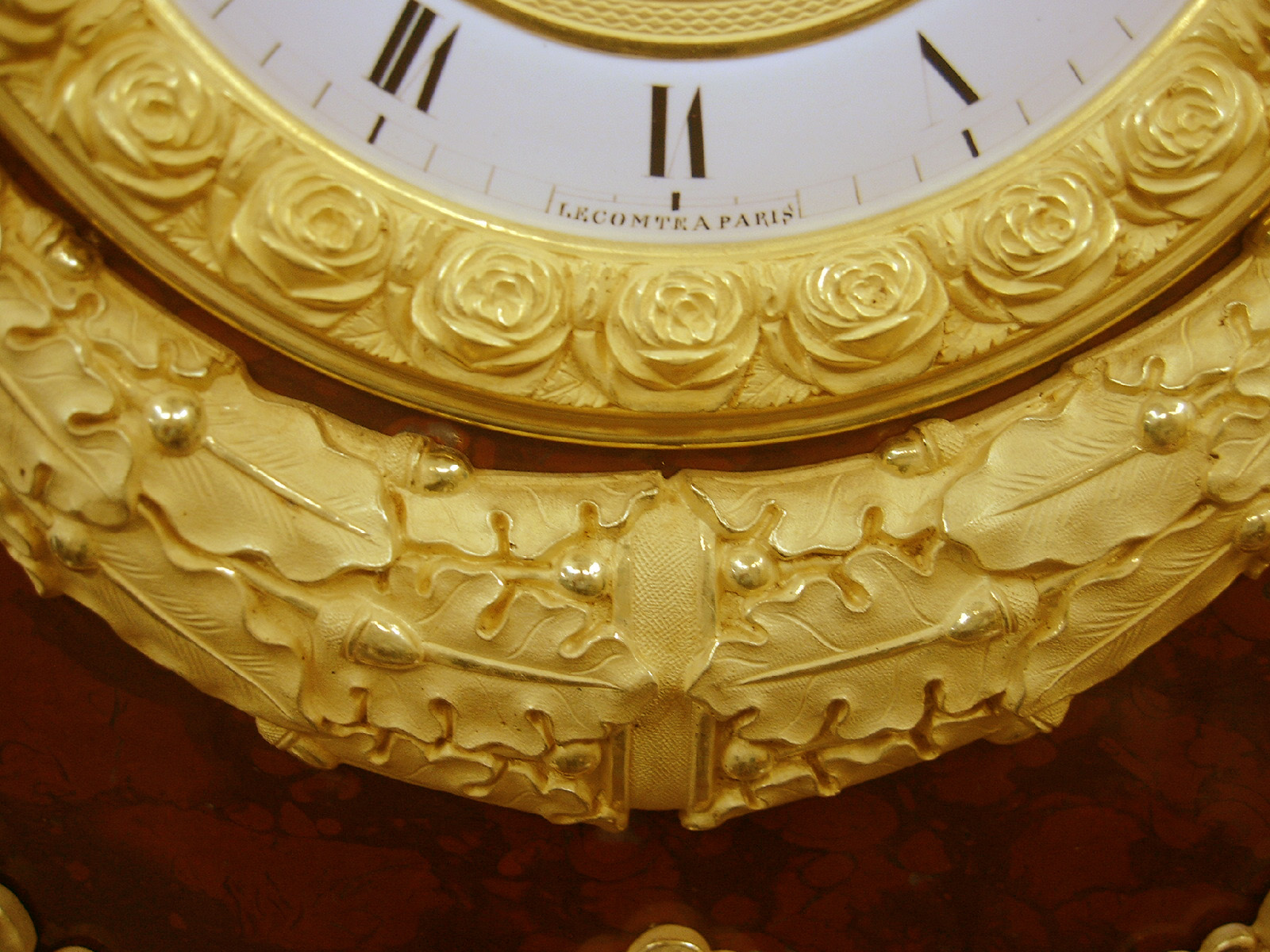 Empire Uhr, Detailansicht