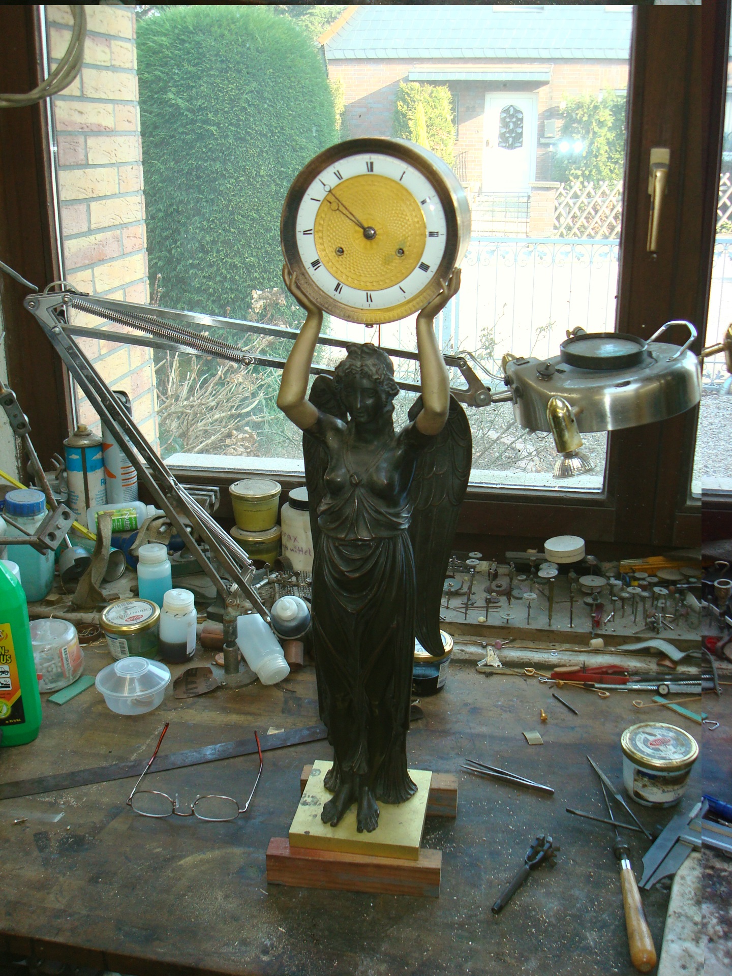 Figurenuhr, Vorderansicht 