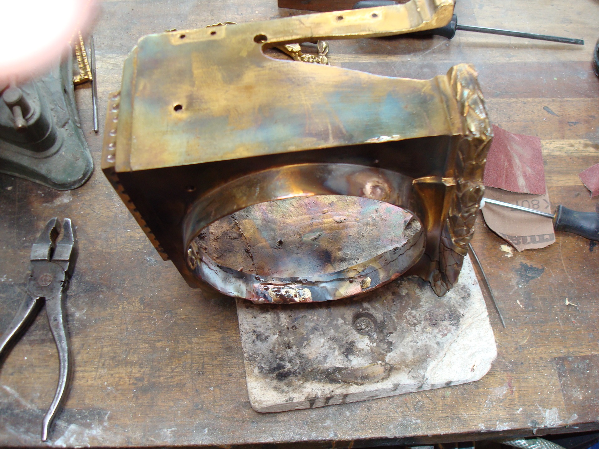 Ludwig XVI Glockenspiel Uhr mit Bachusmotiv, Detailansicht